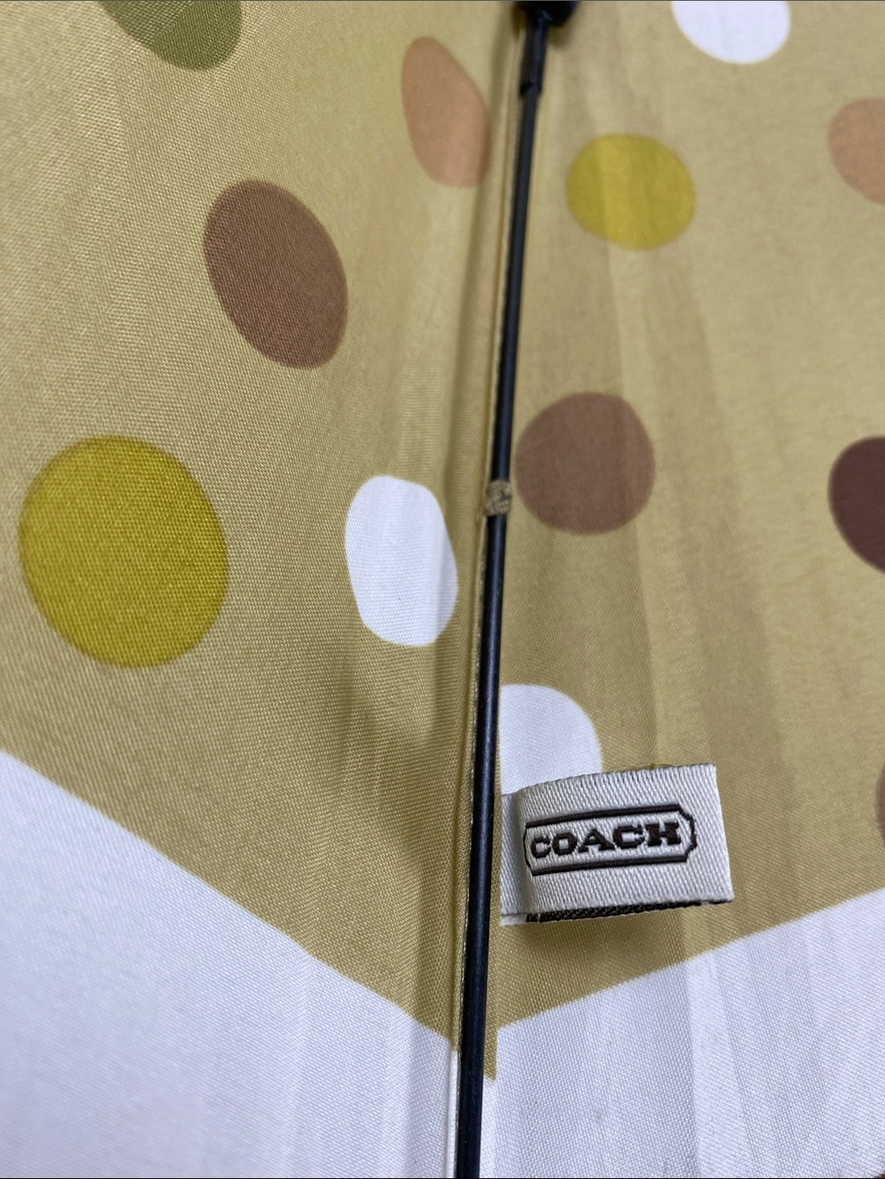 Coach Script Polka Dot Retractable Umbrella | Khaki Olive Multicolor - Picture 12 of 15